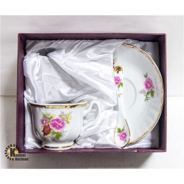 VINTAGE ADELINE FINE PORCELAIN MIN