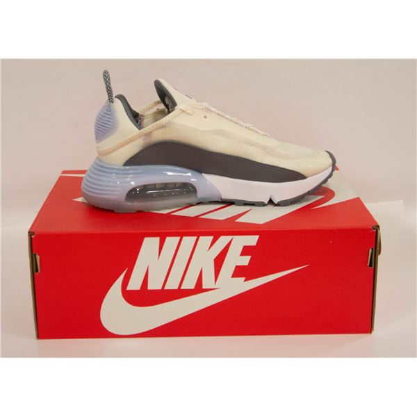NEW NIKE WOMEN'S AIRMAX SIZE 7