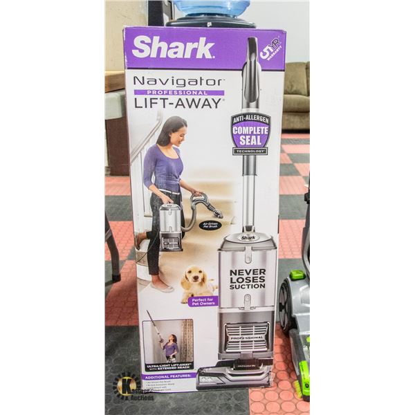 SHARK NAVIGATOR PROFESSIONAL LIFT-AWAY VACUUM