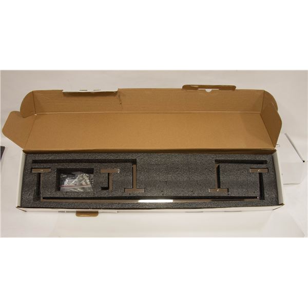 SILVER BATHROOM HARDWARE SET