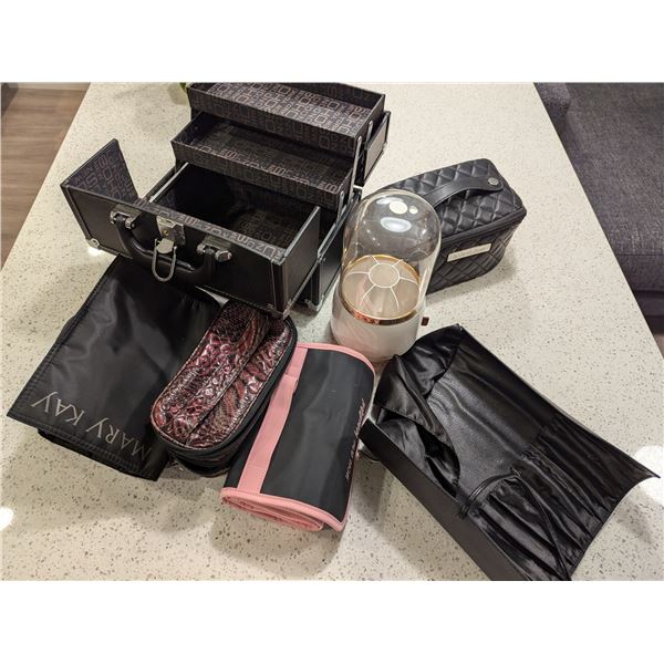 MAKEUP BRUSH CADDYS & ASSORTED MAKEUP