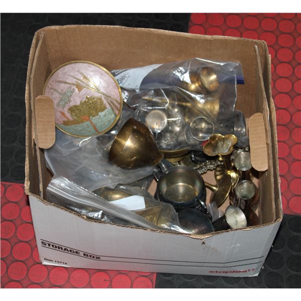 BANKERS BOX OF DECORATIVE BRASS WARE