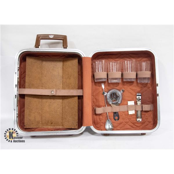 VINTAGE TRAVEL BARWARE SUITCASE SET