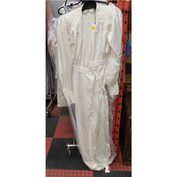 NEW LADIES RIA DRESS SIZE 32 PADDED