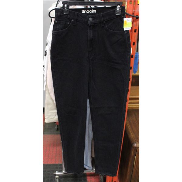 NEW WITH TAGS MOTHER LOVES SNACKS JEANS