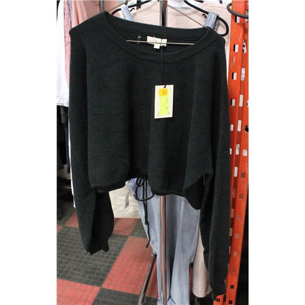 NEW WITH TAGS ELAN CROPPED PULLOVER