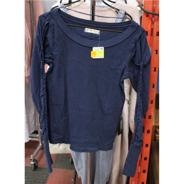 NEW WITH TAGS LADIES SIZE SMALL NAVYBLUE