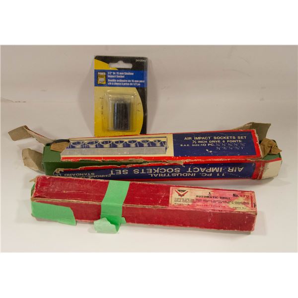 SMALL FLAT OF ASSORTED TOOLS