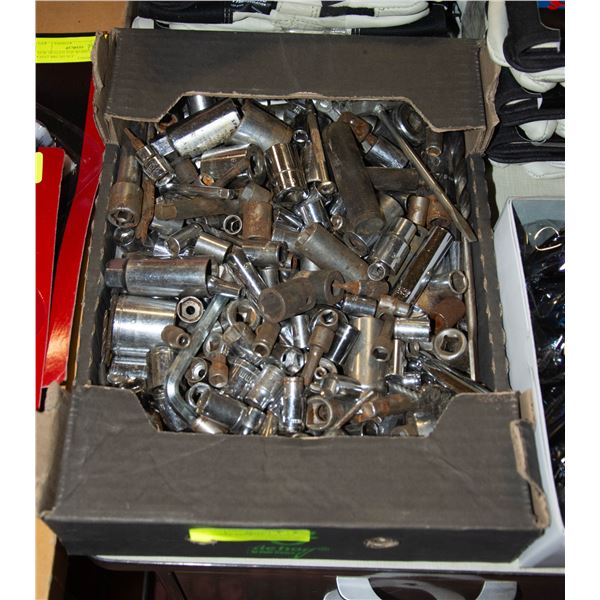 TRAY OF ASSORTED SOCKETS