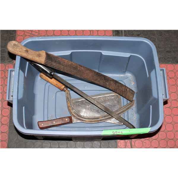 BOX OF VINTAGE BLADES