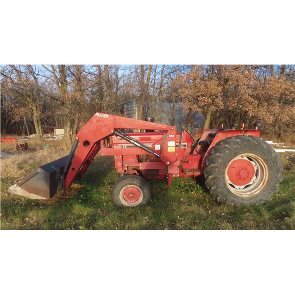 **OFFSITE** International 584 Tractor 3PH 540 PTO Dual Hydraulics 3325 Hours with Front End Loader, 