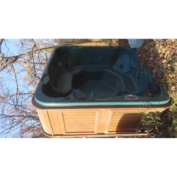 **OFFSITE**Artic Spa 8 Person Hot Tub Extra Deep - 3 Years Ago 