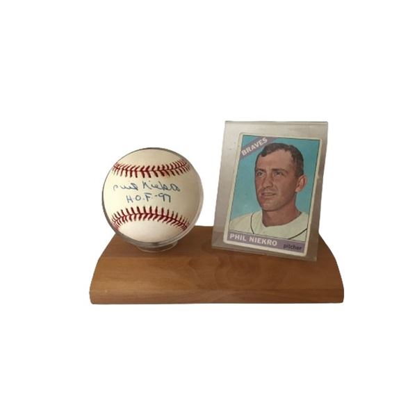 Phil Niekro Braves Signed Ball and Trading Card