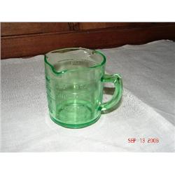 KELLOGS GREEN DEPRESSION MEASURING CUP