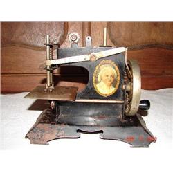 SO-TOY CHILDS SEWING MACHINE