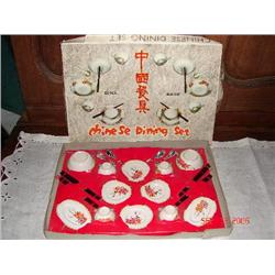 CHILDS DINNING SET W/CHOP STICKS