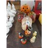 Image 1 : Thanksgiving Décor, Shakers, Turkey Jars & Lighted Pumpkin