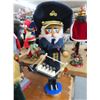 Image 3 : 4-Collector Nutcracker Ship Captain, Titanic - 4 X $