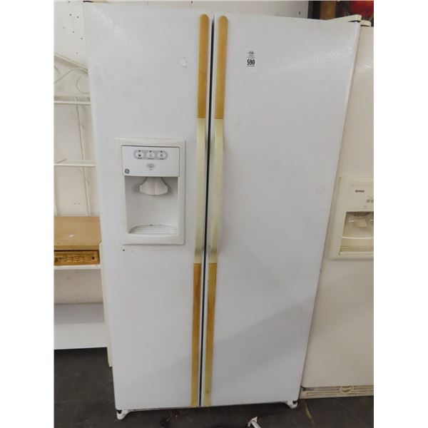 GE White Side By Side Ref/Freezer