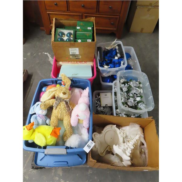Pallet of Christmas Pottery, Floral Décor, Dolls, Ornaments, Large TY Beannie Babies