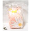 Image 1 : FLOWER THEMED THROW BLANKET - PLUSH WITH LINING