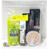 Image 1 : NEW BAG WITH MIXED COSMETICS AND TOILETRY PRODUCTS
