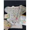 Image 3 : Nice Lot of Vintage Doilies and Linens