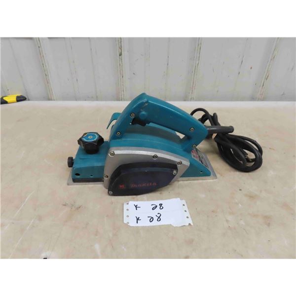 Makita Power Planer Model 1900B Working 