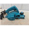 Image 3 : Makita Power Planer Model 1900B Working 