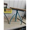 Image 3 : 3 Adjustable Stands (2) Roller (1) Stationary