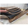 Image 3 : 5 Yard Tools : 3 Shovels , 2 Forks 