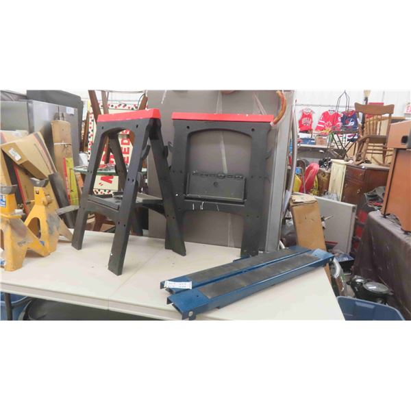 4 Folding Saw Horses (2) Plastic (2) Metal 
