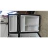 Image 6 : Whirlpool 2 Door Mini Fridge 