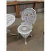 Image 2 : Metal Bistro Table 26'' x 27'' with 2 Chairs 