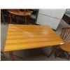 Image 3 : Table 29'' x 47'' x 31 1/2'' with 2 Arm/Captian Chairs 