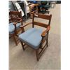 Image 2 : 2 Matching Arm Chairs 