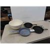 Image 1 : 2 Cast Frying Pans, Granite Frying Pan, Stoneware Mixing Bowl