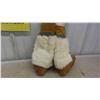 Image 4 : Vintage Mukluks with Nice Beading and Fur - Sole Measures 9 3/4'' 
