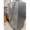 Image 10 : GE Side by Side Dark Stainless Fridge with Ice Maker and Water