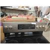 Image 2 : GE Stove Stainless Dark Convectional Stove 