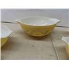 Image 2 : 4 Pyrex Mixing Bowls 