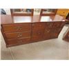 Image 3 : 4pce Bedroom Suite : Dresser 46'' x 38'' x 19'' , Dresser 30'' x 75'' x 19'' , 2 Mirrors Each 24'' x