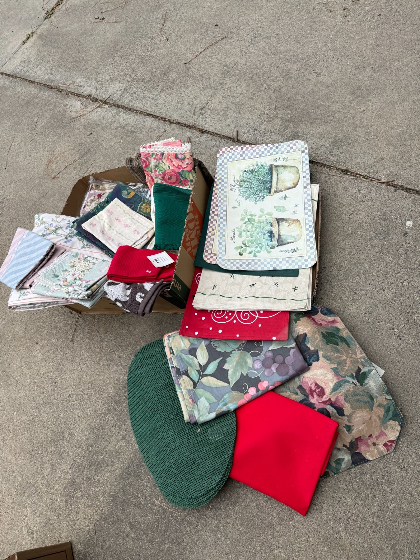 Assorted linens