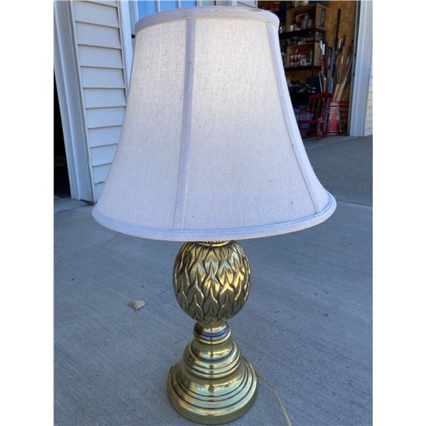 BRASS PINEAPPLE LAMP