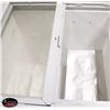 Image 2 : TRUE 36" SLIDE GLASS TOP ICECREAM FREEZER