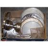 Image 1 : 4 PIZZA PANS / CAKE DISPLAYS AND MORE