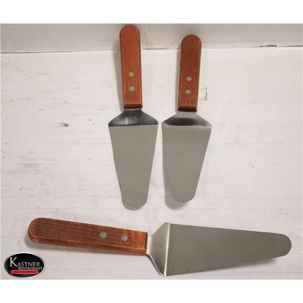 LOT OF 3 PIE LIFTERS