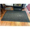 Image 4 : LOT OF ASSORTED SIZED FLOOR MATS