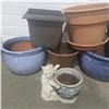 Image 3 : 8 Assorted Flower Pots (Plastic & Pottery)
