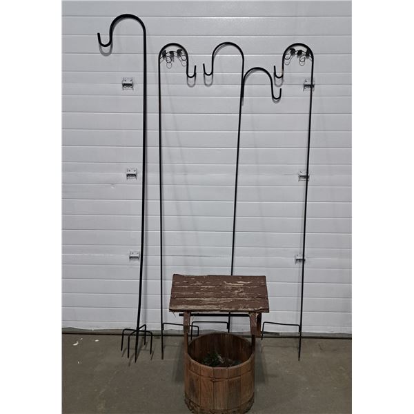 4 Metal Plant Hangers & Mini Wooden Wishing Well